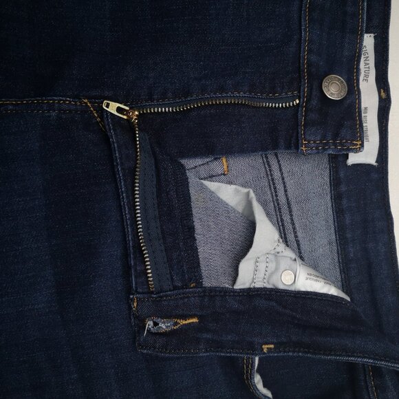 Signature Levi's Ladies Size 12M Medium Wash Mid Rise Straight Leg Jeans - Picture 10 of 14
